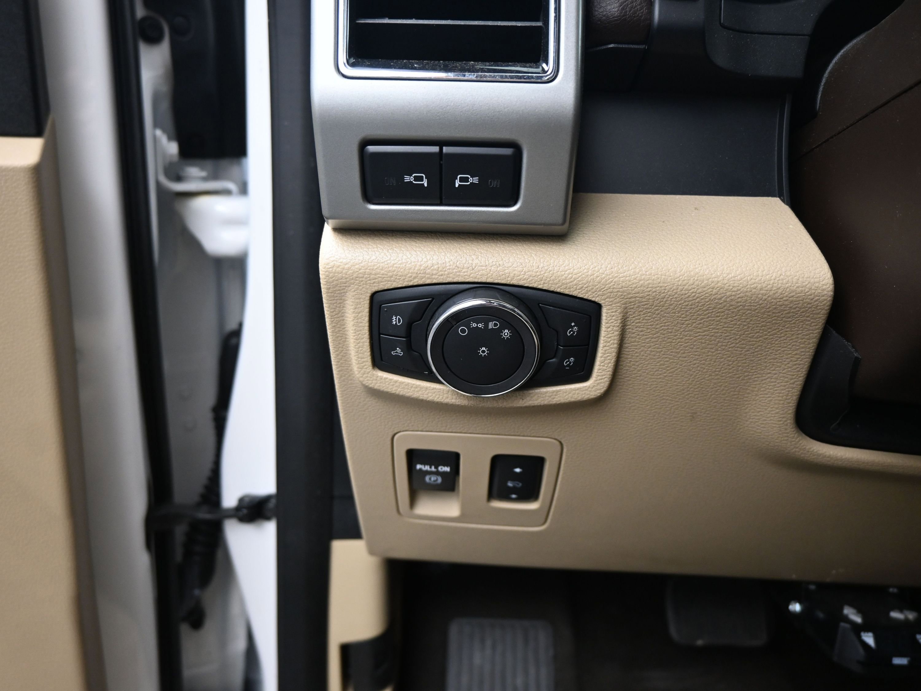 Used 2018 Ford F150 Lariat w/ Equipment Group 502A Luxury image 19