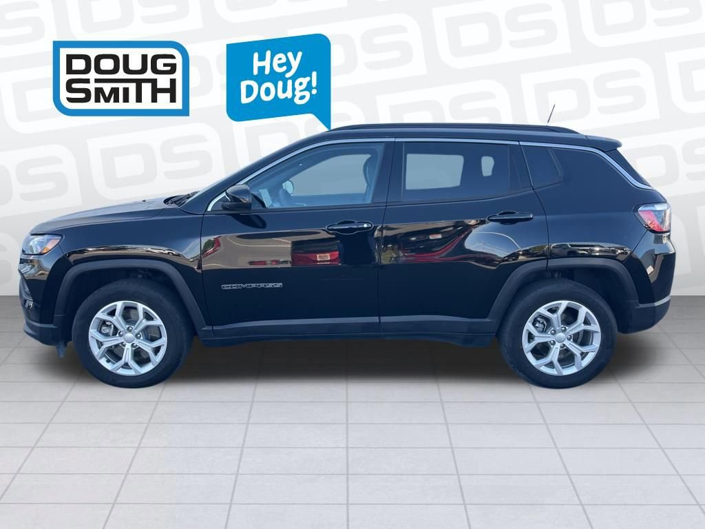 Used 2024 Jeep Compass Latitude image 3