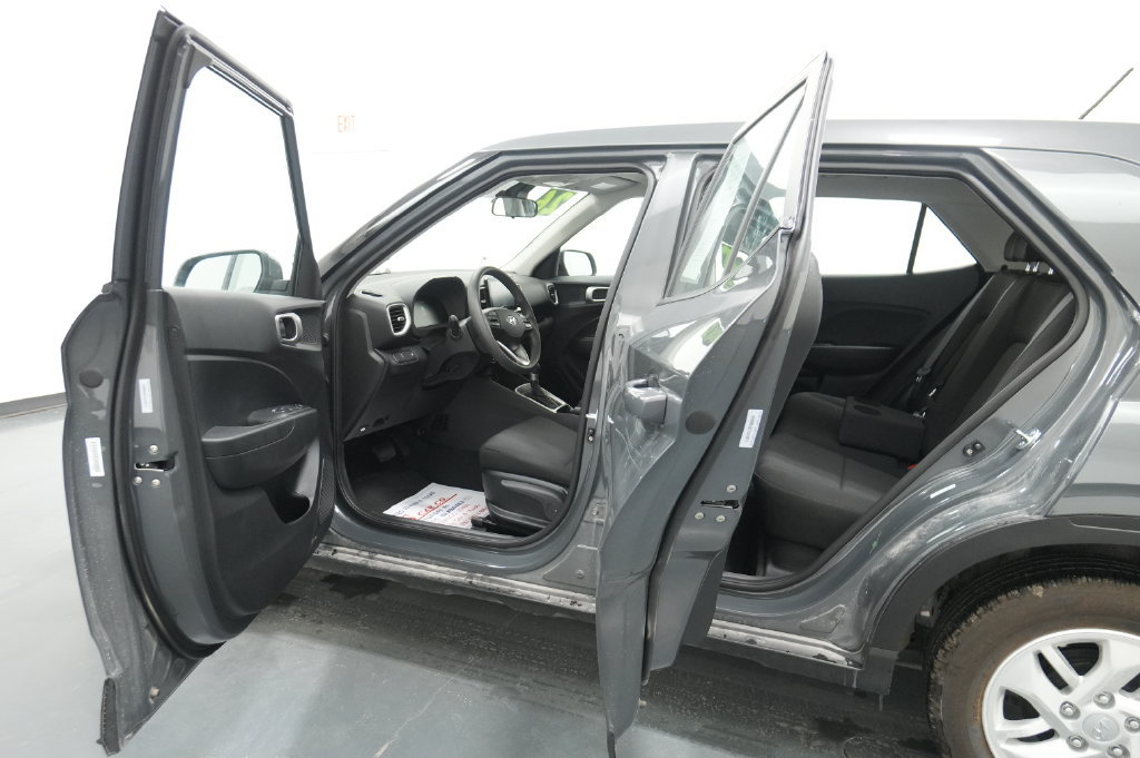 Used 2026 Hyundai Venue SE FWD image 17