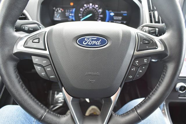 Used 2024 Ford Edge Titanium image 19