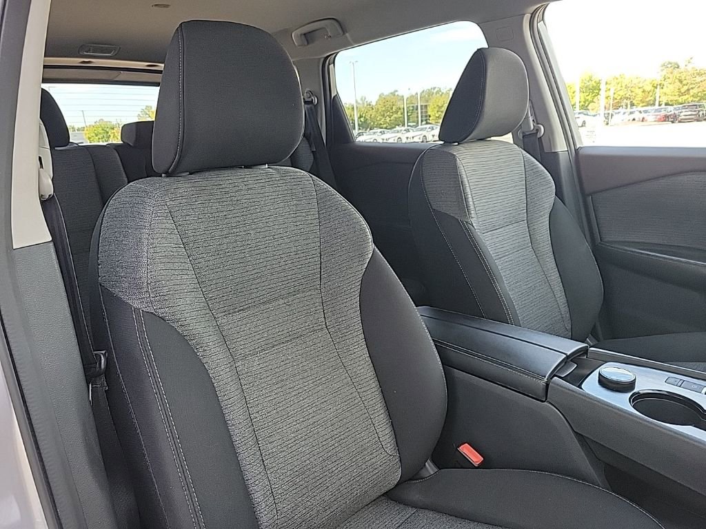 Used 2022 Nissan Rogue SV image 13