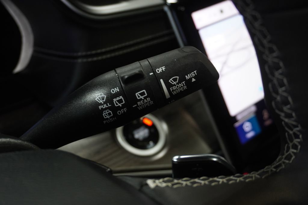 Used 2024 Jeep Grand Cherokee Limited w/ Luxury Tech Group II image 28