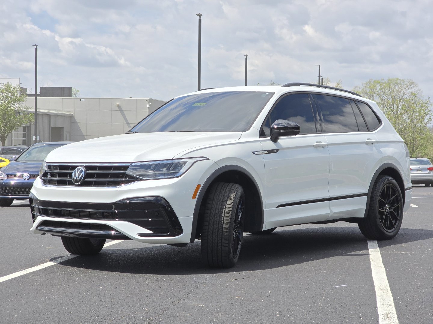 Used 2024 Volkswagen Tiguan SE R-Line image 20