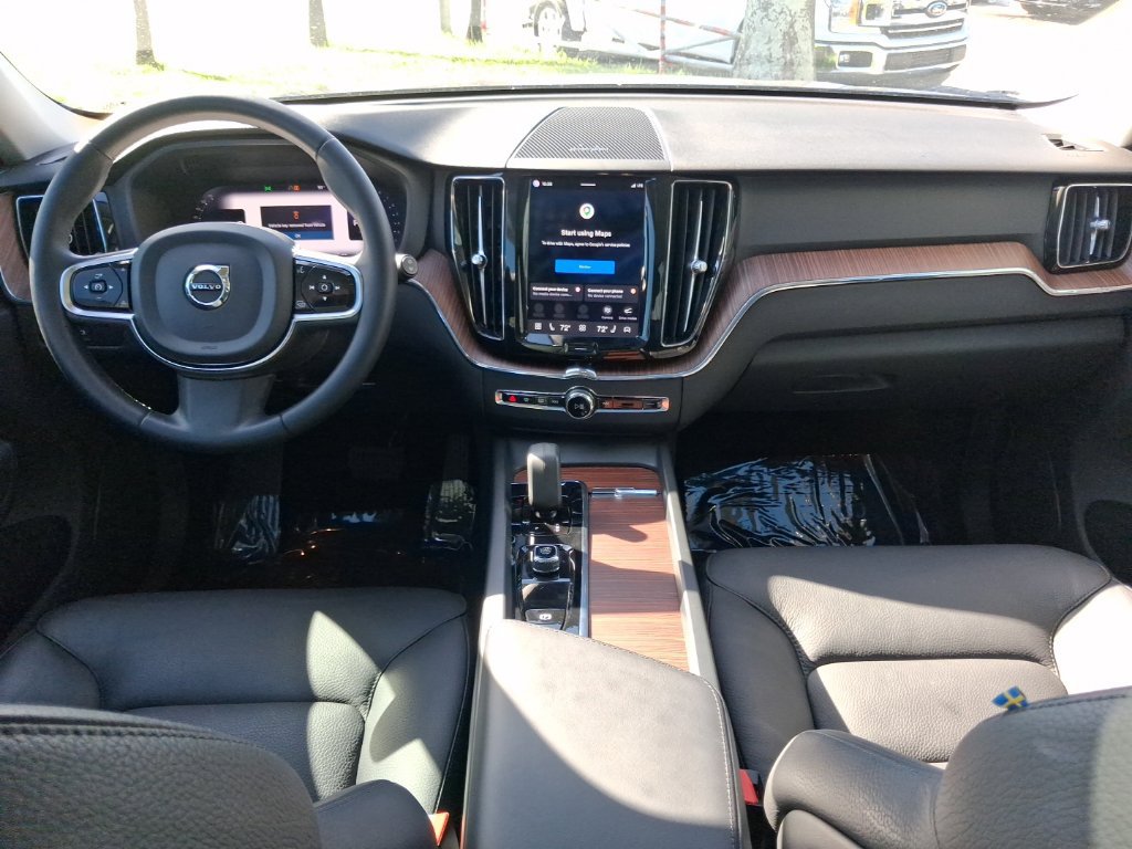 Certified 2024 Volvo XC60 B5 Plus w/ Protection Package Premier AWD/4WD image 9