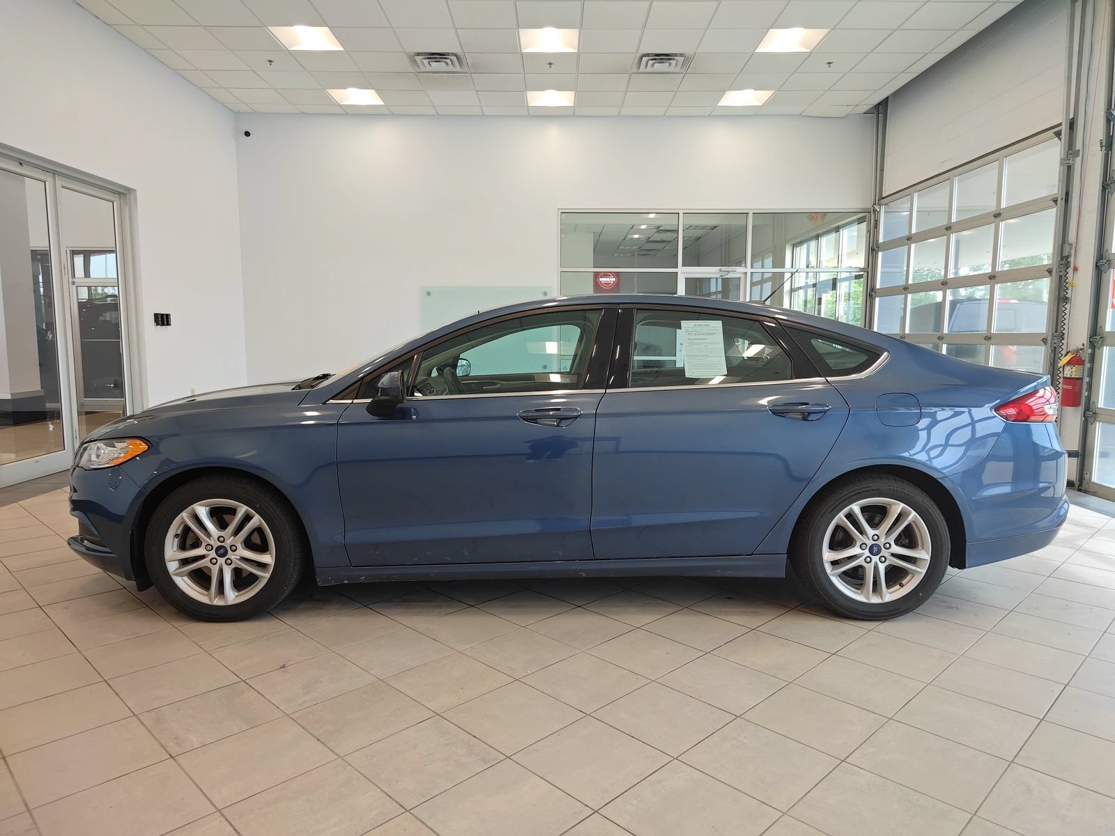 Used 2018 Ford Fusion SE w/ Fusion SE Technology Package FWD image 6