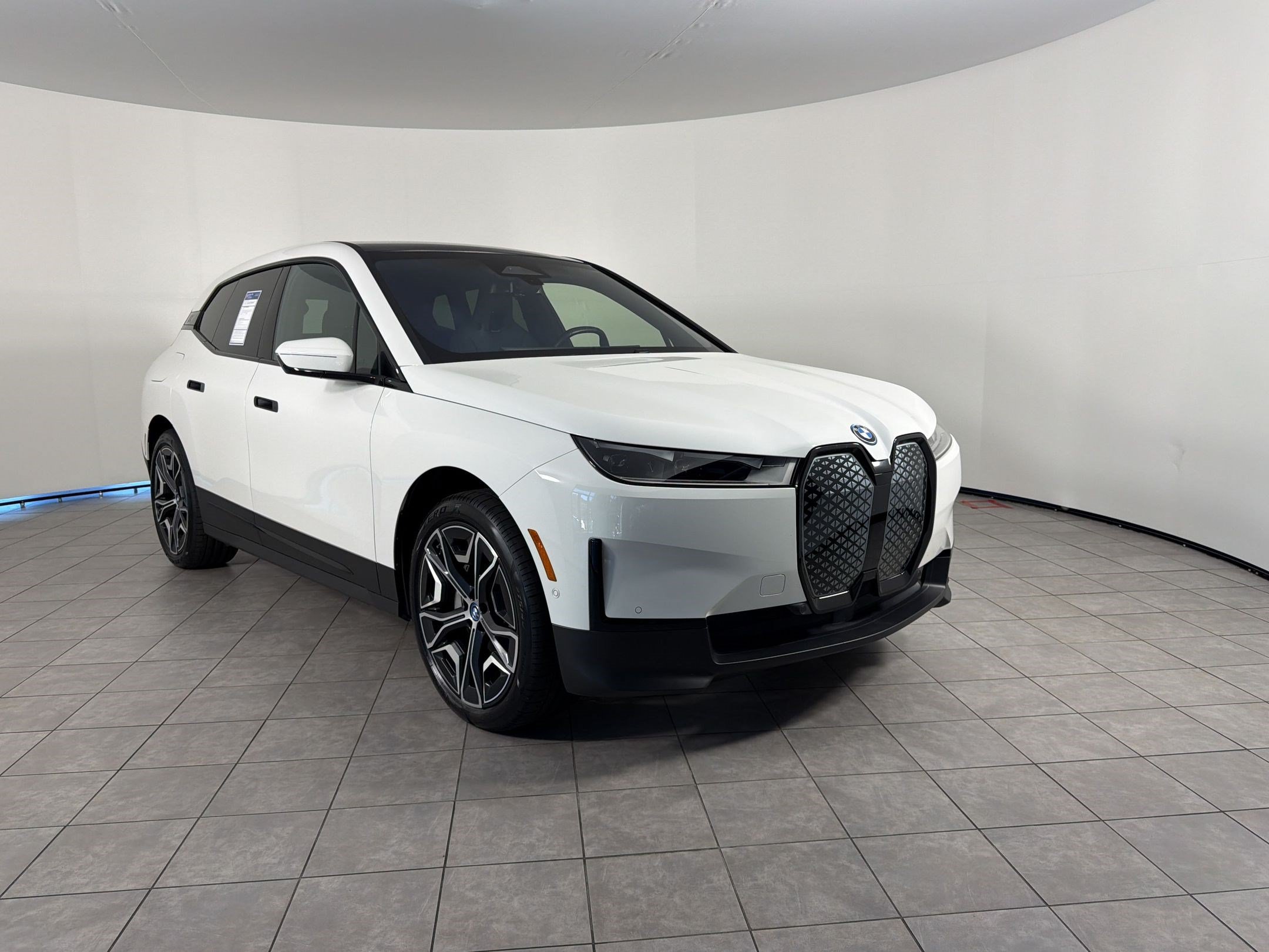 Certified 2023 BMW iX xDrive50 AWD/4WD image 6