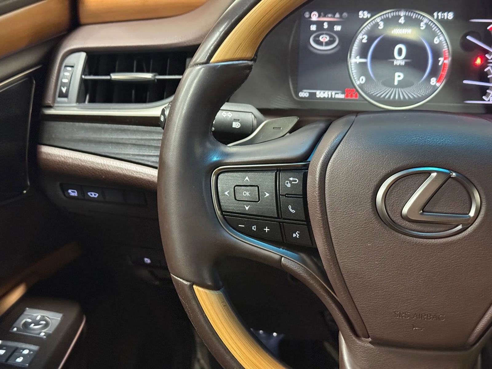 Used 2019 Lexus ES 350 Ultra Luxury w/ Accessory Package image 26