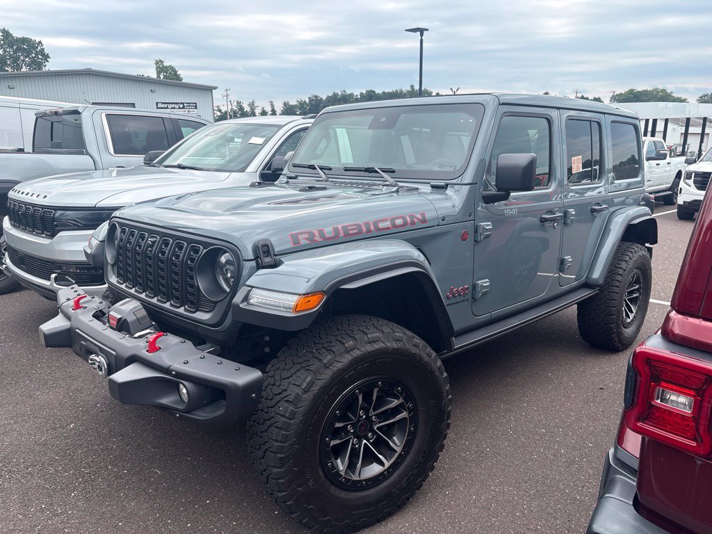 Used 2025 Jeep Wrangler Unlimited Rubicon AWD/4WD image 4