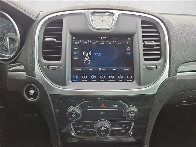 Used 2018 Chrysler 300 Touring L RWD image 15