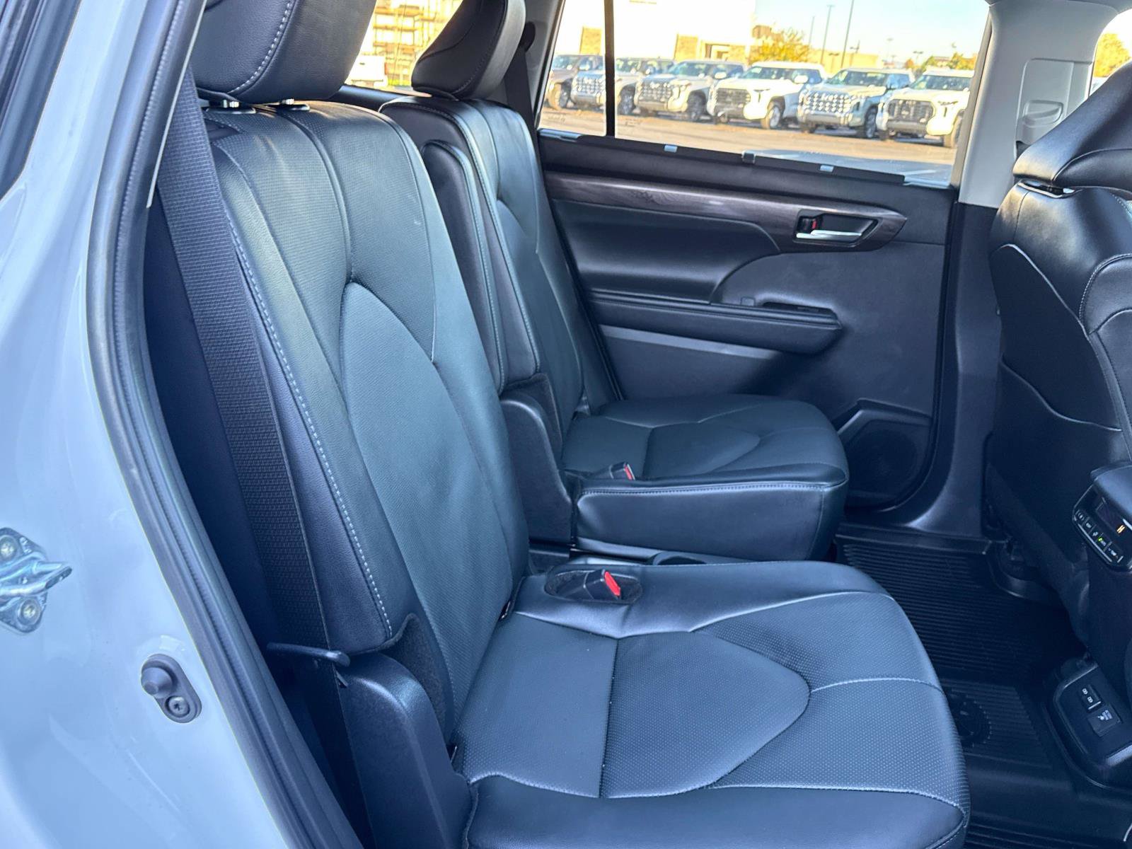 Used 2026 Toyota Highlander Limited AWD/4WD image 17