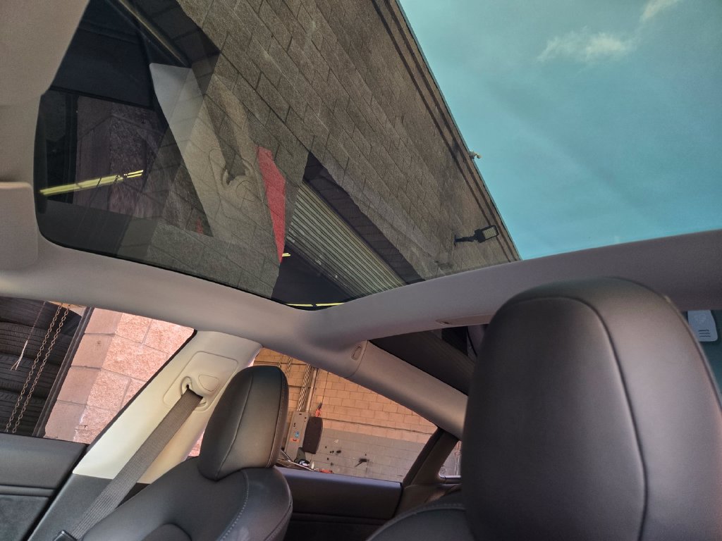Used 2018 Tesla Model 3 Long Range RWD image 17