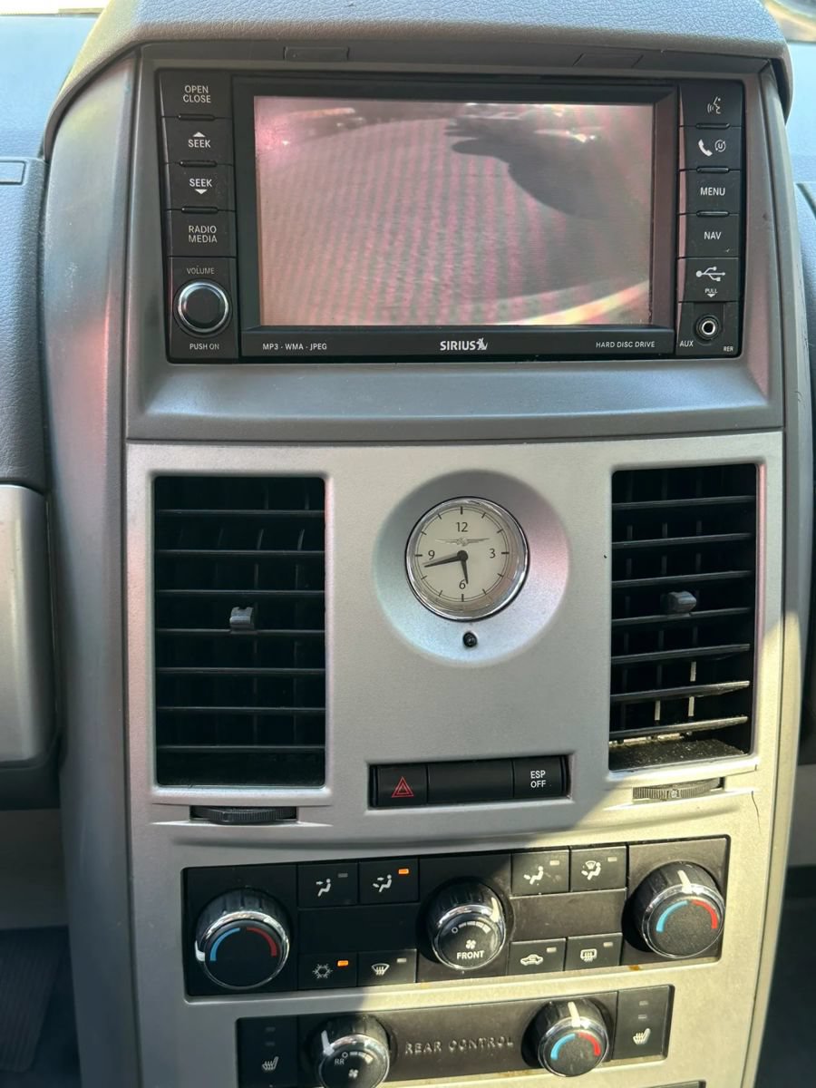 Used 2008 Chrysler Town & Country Touring FWD image 21