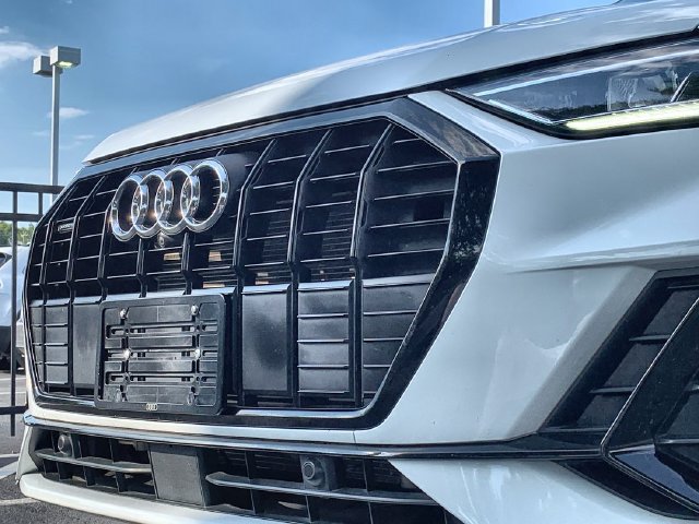 Used 2023 Audi Q3 2.0T Premium Plus w/ Premium Plus Package AWD/4WD image 45