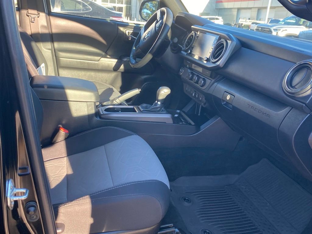 Used 2022 Toyota Tacoma TRD Off-Road image 17