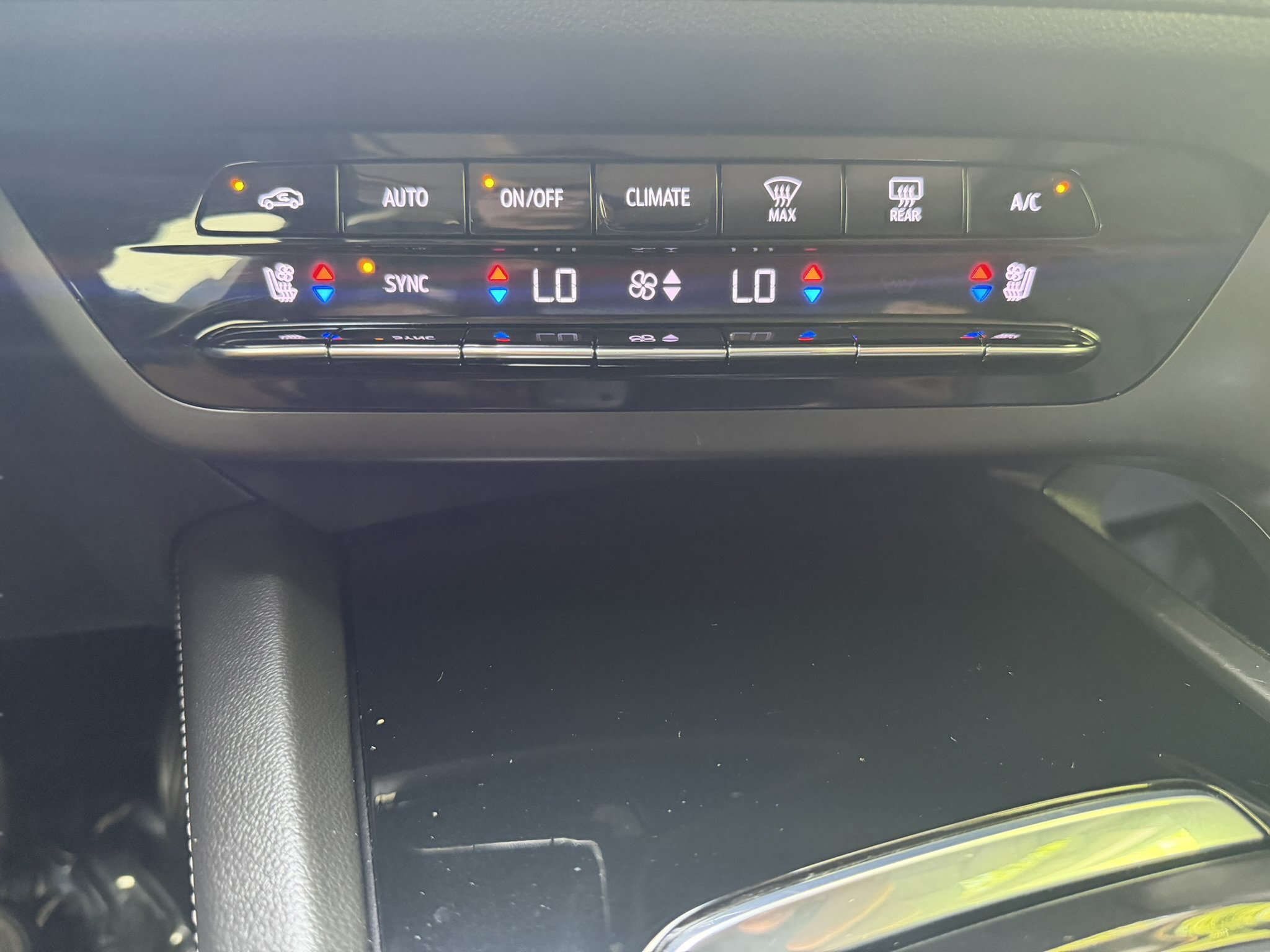 Used 2023 Buick Envision Avenir AWD/4WD image 18