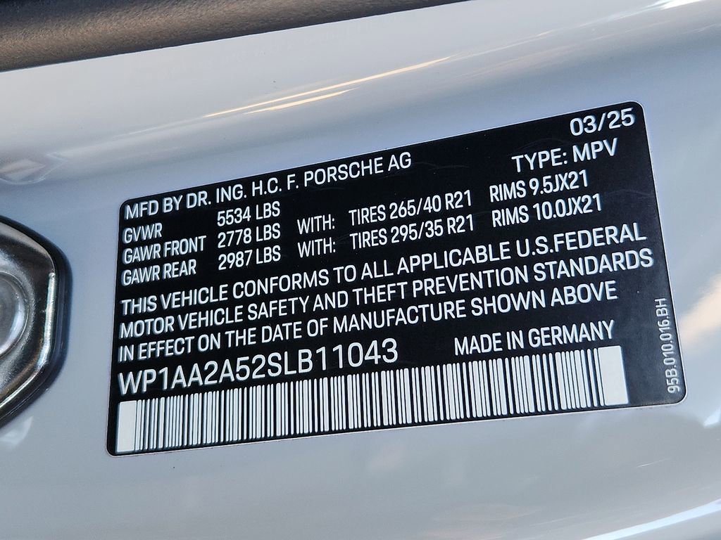 Certified 2025 Porsche Macan image 26