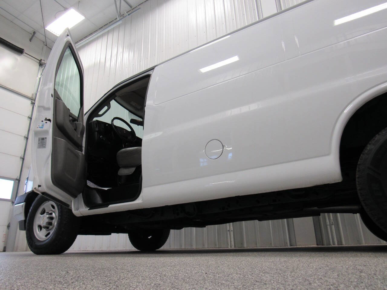 Used 2020 Chevrolet Express 3500 w/ Driver Convenience Package image 24