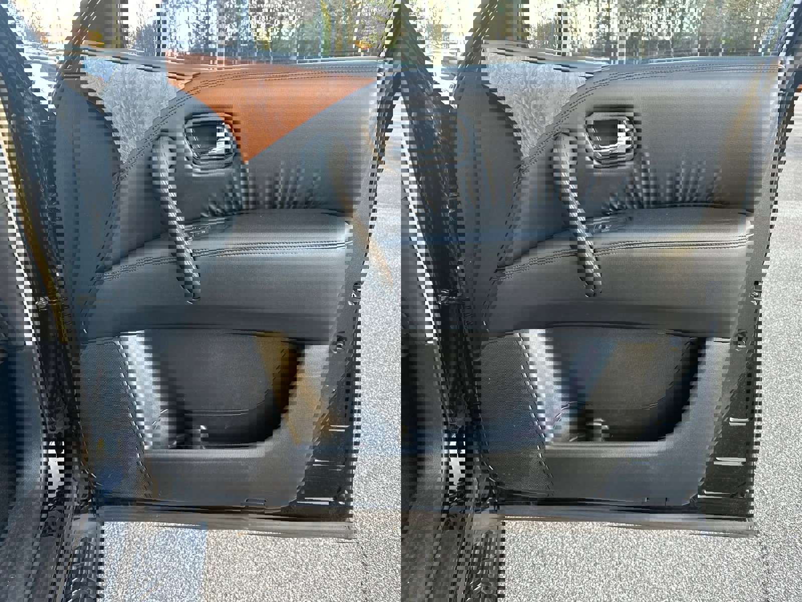 Used 2023 Nissan Armada SL w/ Captain's Chairs Package image 14