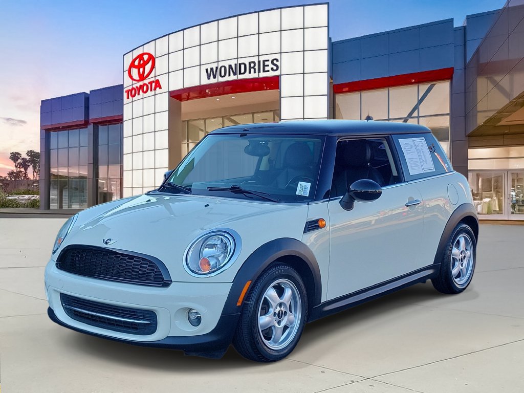 Used 2011 MINI Cooper Hardtop FWD image 2