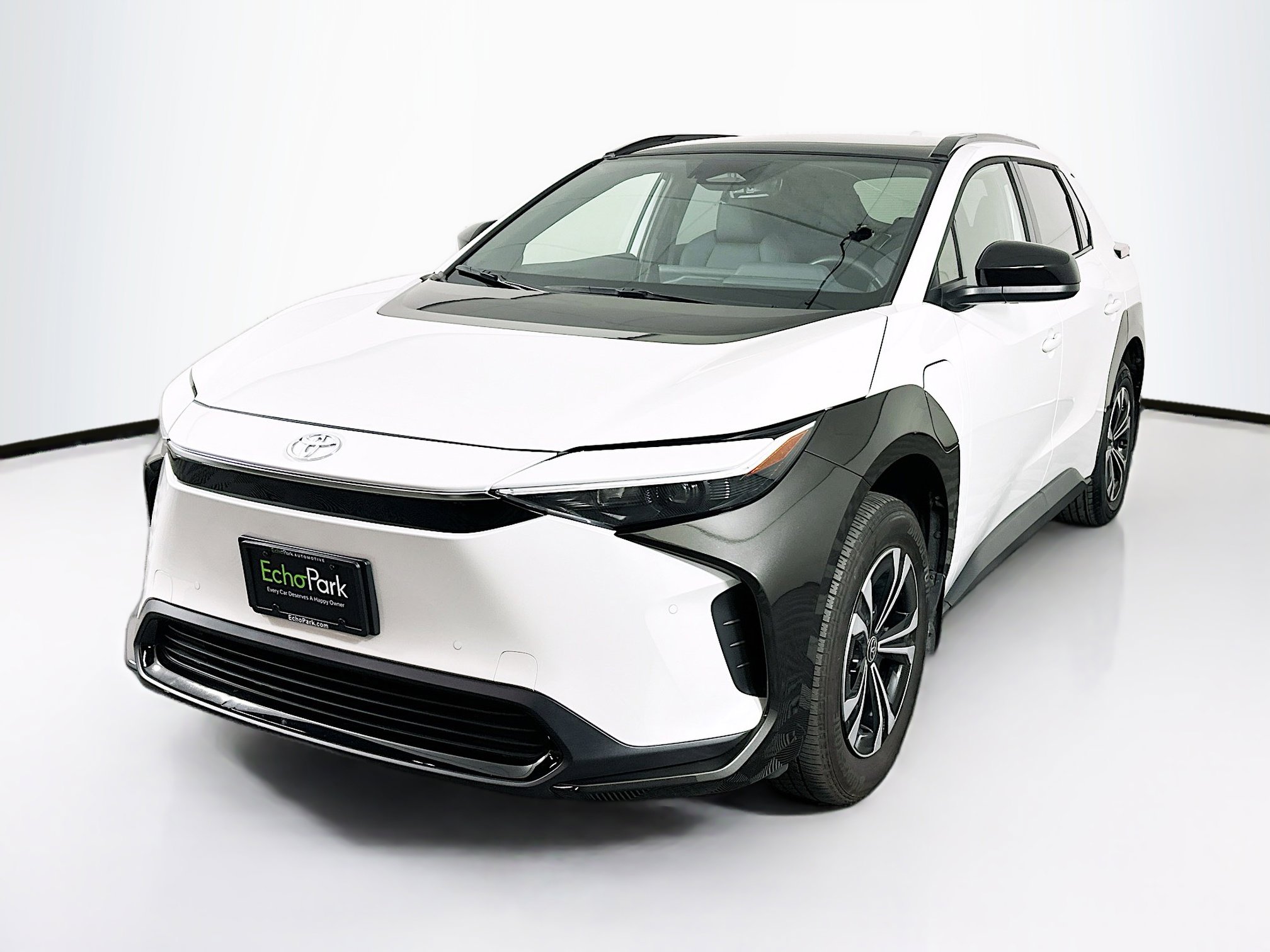 Used 2024 Toyota bZ4X XLE w/ Weather Package image 3