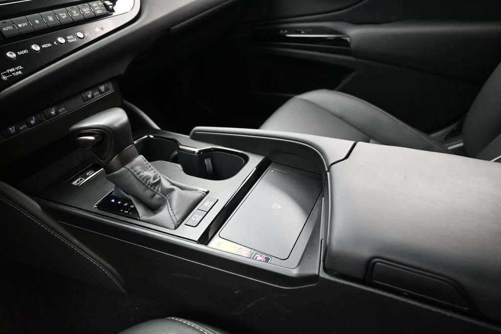 Used 2025 Lexus ES 300h w/ Premium Package FWD image 17