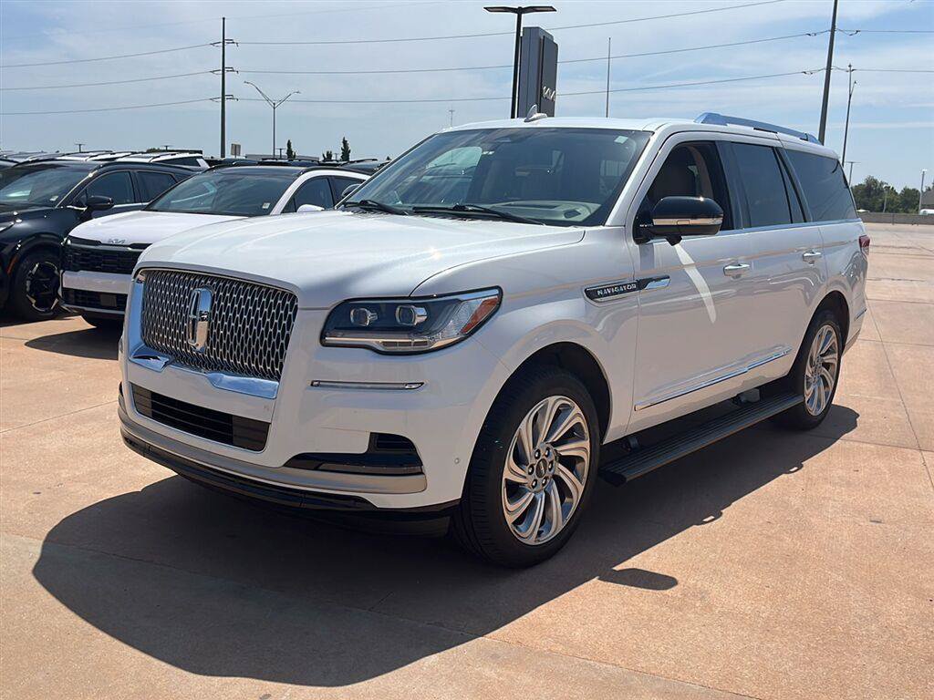 Used 2024 Lincoln Navigator Reserve AWD/4WD image 6