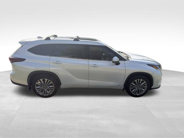 Used 2026 Toyota Highlander Platinum AWD/4WD image 2