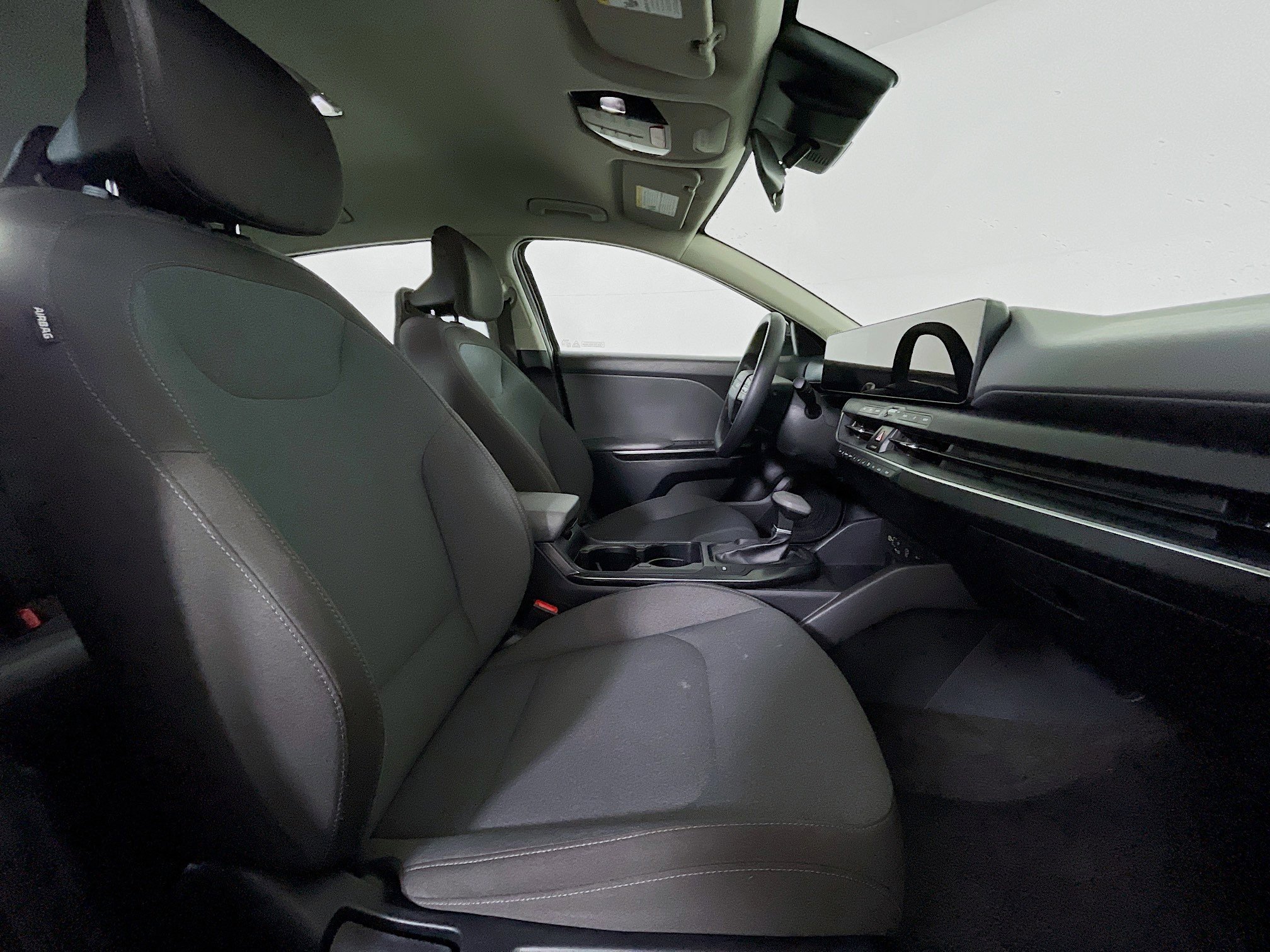 Used 2025 Kia K4 LXS image 29