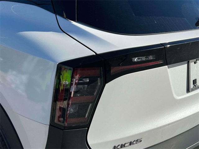 Used 2025 Nissan Kicks SR image 10