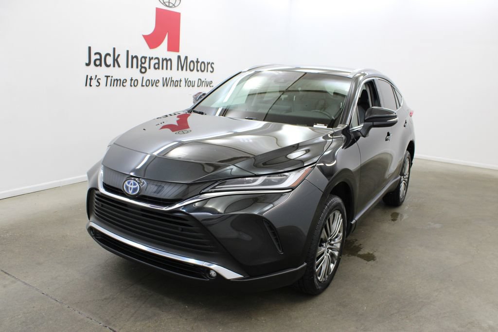 Used 2024 Toyota Venza XLE AWD/4WD image 2