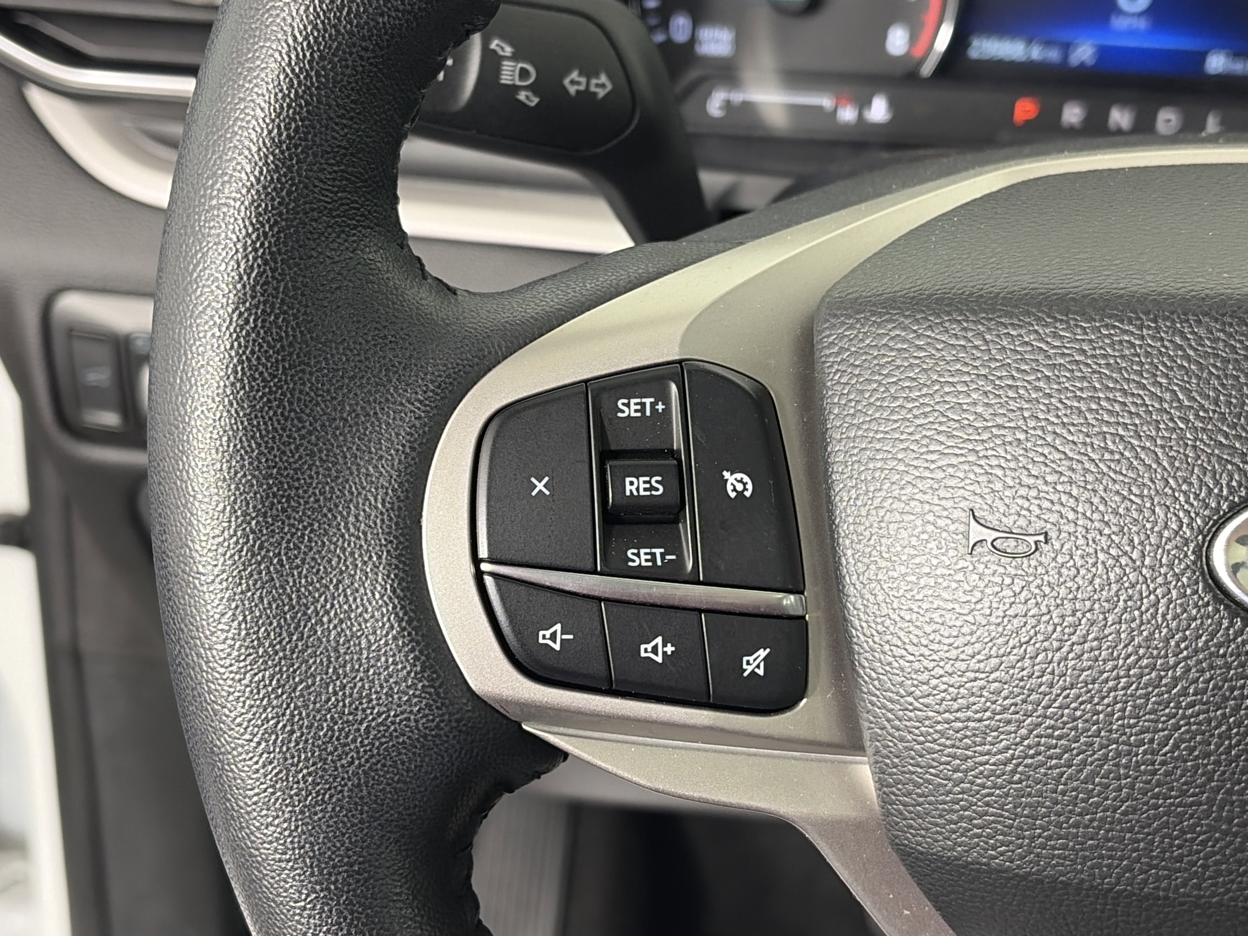 Used 2023 Ford Explorer XLT w/ Equipment Group 202A AWD/4WD image 31