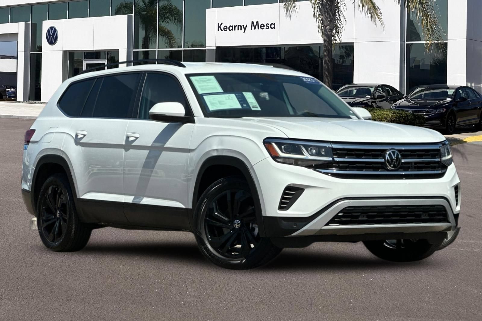 Used 2023 Volkswagen Atlas SE w/ Black Wheel Package FWD image 2