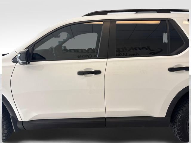 Certified 2025 Honda Pilot TrailSport image 2