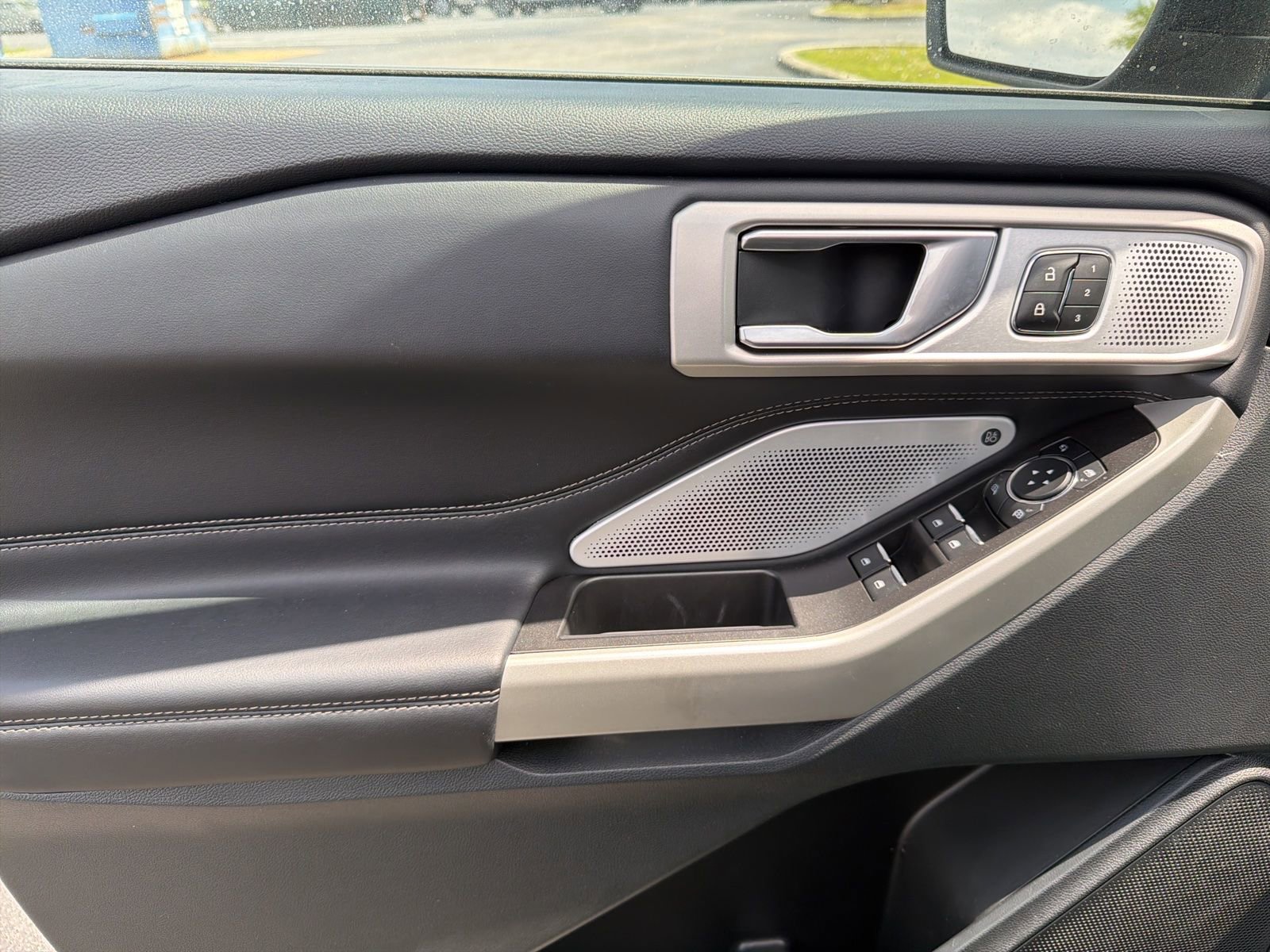 Used 2023 Ford Explorer Limited w/ Limited Technology Package image 19