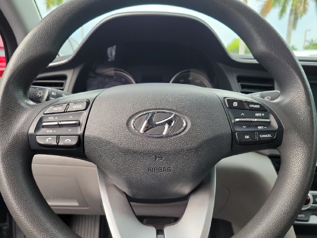 Used 2020 Hyundai Elantra SE FWD image 18