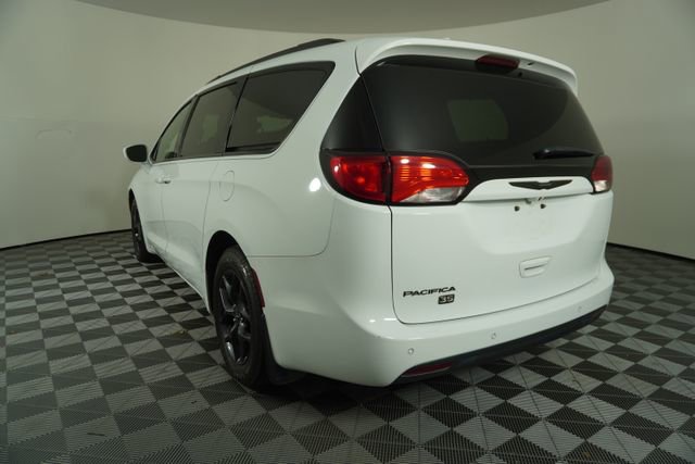 Used 2020 Chrysler Pacifica Touring-L image 5