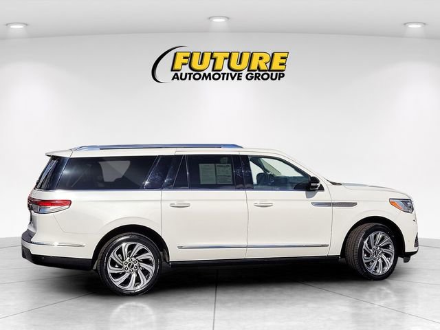 Used 2023 Lincoln Navigator L Reserve image 9
