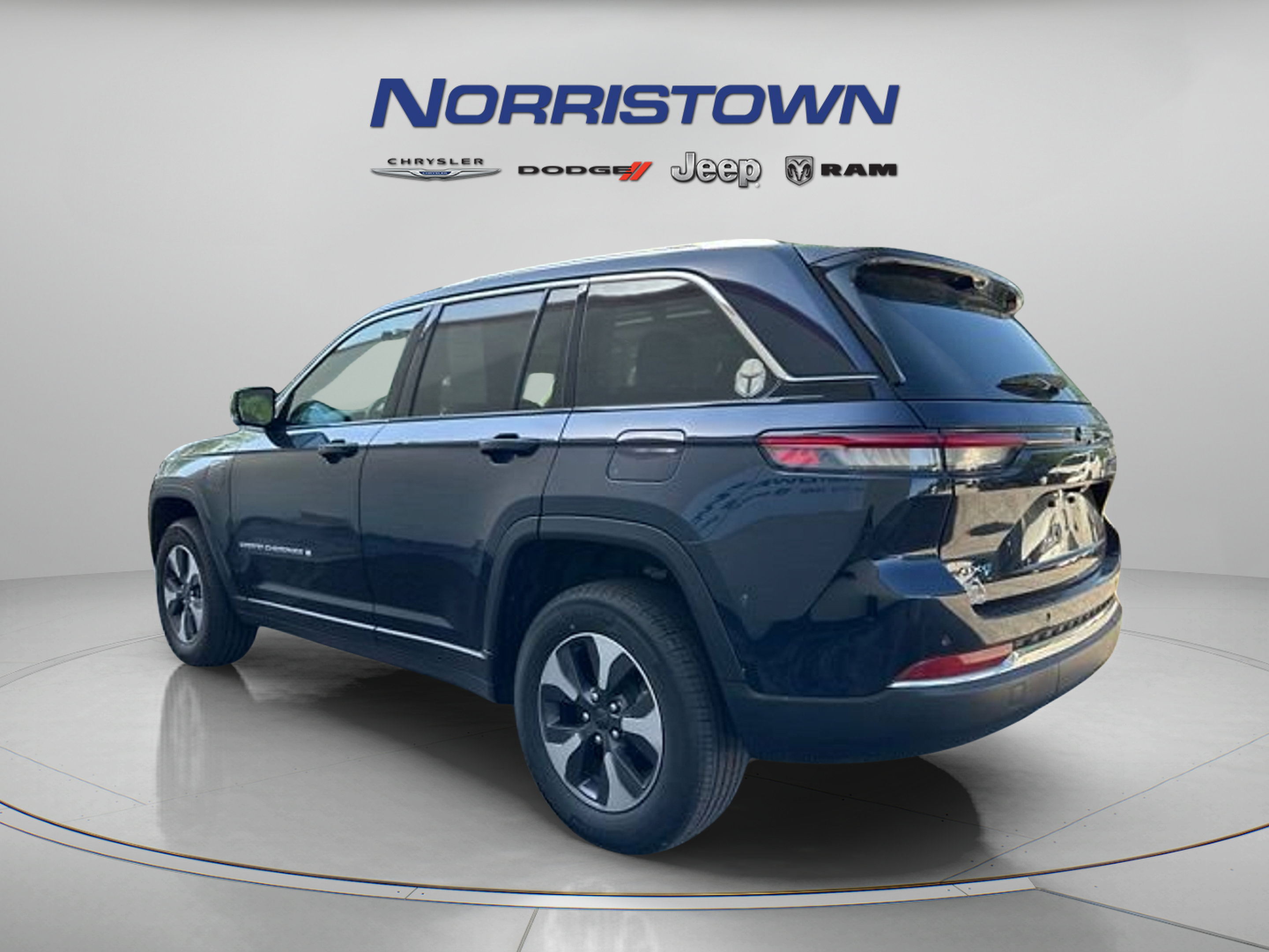 Used 2022 Jeep Grand Cherokee Limited 4xe w/ Luxury Tech Group II AWD/4WD image 5