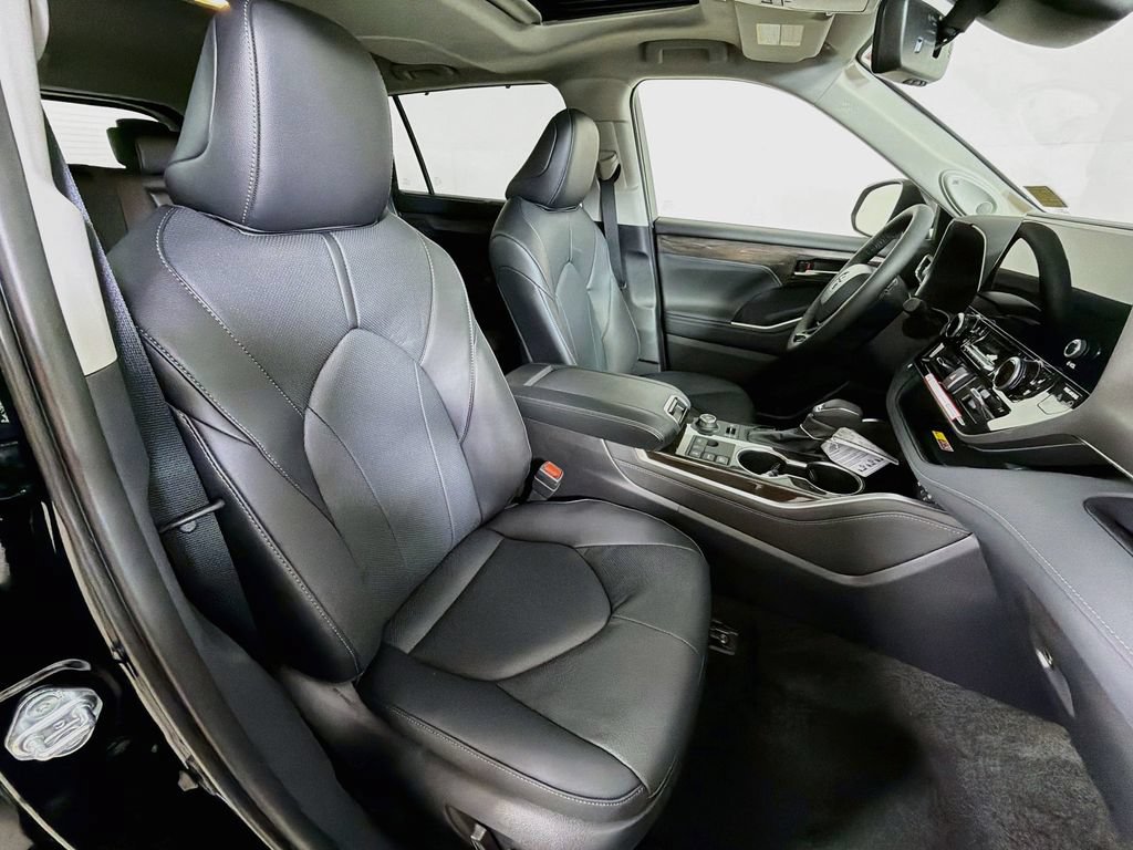 New 2026 Toyota Highlander Limited AWD/4WD image 25