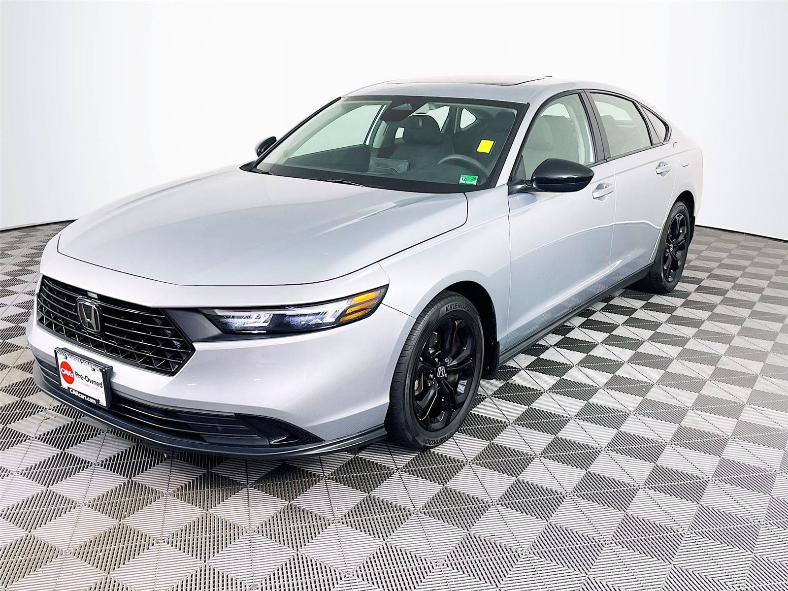 Certified 2025 Honda Accord SE image 3