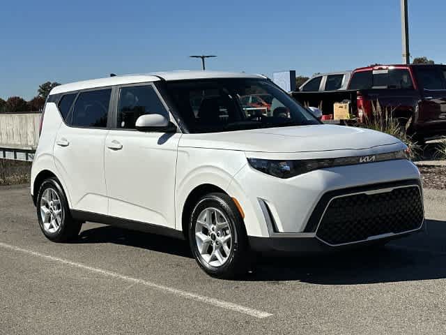 Used 2025 Kia Soul LX w/ LX Technology Package FWD image 20