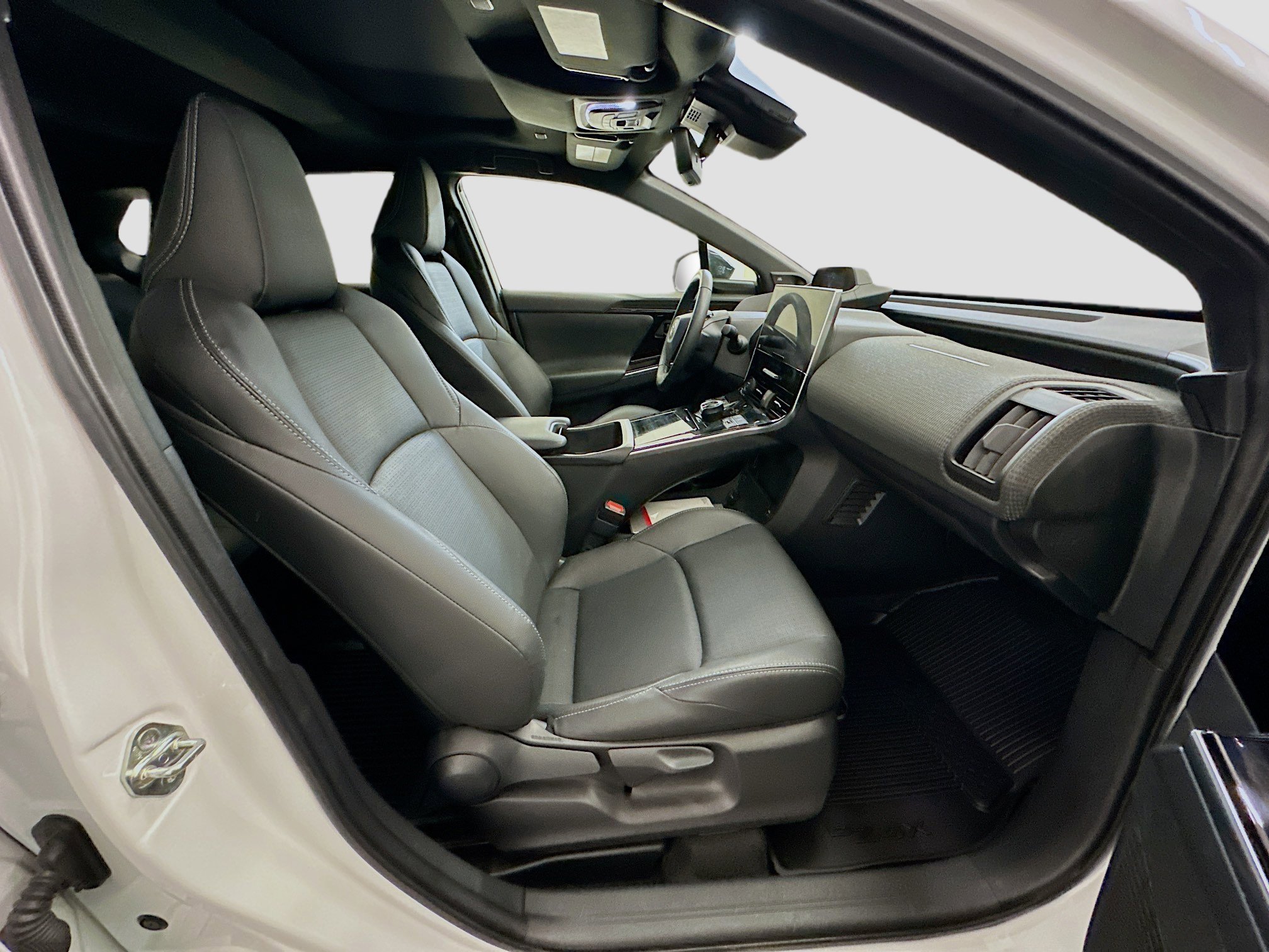 Used 2023 Toyota bZ4X Limited w/ Weather Package AWD/4WD image 34