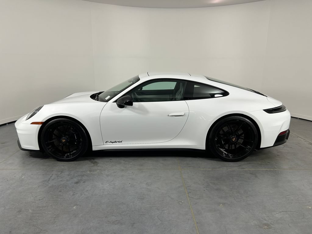 Certified 2025 Porsche 911 Carrera GTS RWD image 2