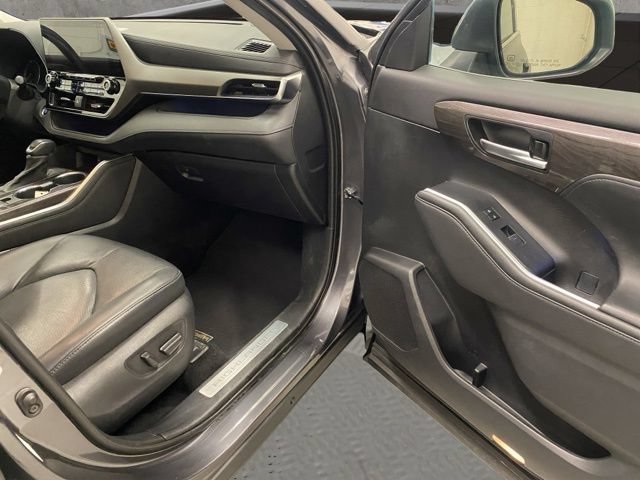 Used 2021 Toyota Highlander Limited AWD/4WD image 21