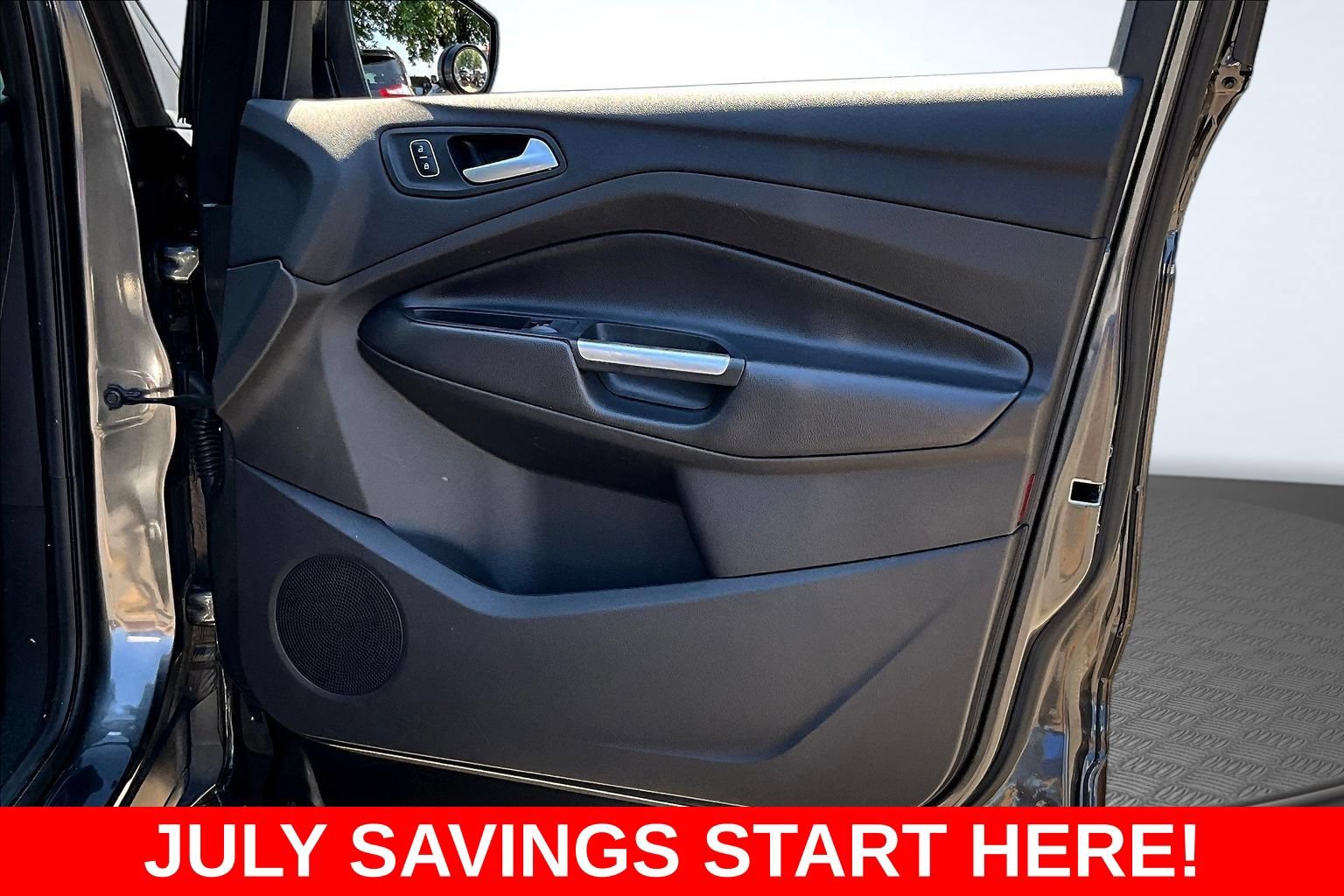 Used 2018 Ford Escape Titanium w/ Ford Safe & Smart Package AWD/4WD image 26
