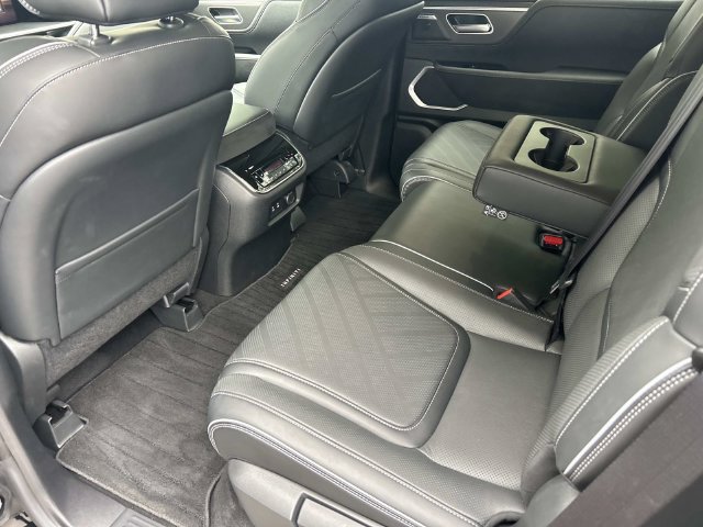 Certified 2026 INFINITI QX80 Luxe w/ Cargo Package AWD/4WD image 18