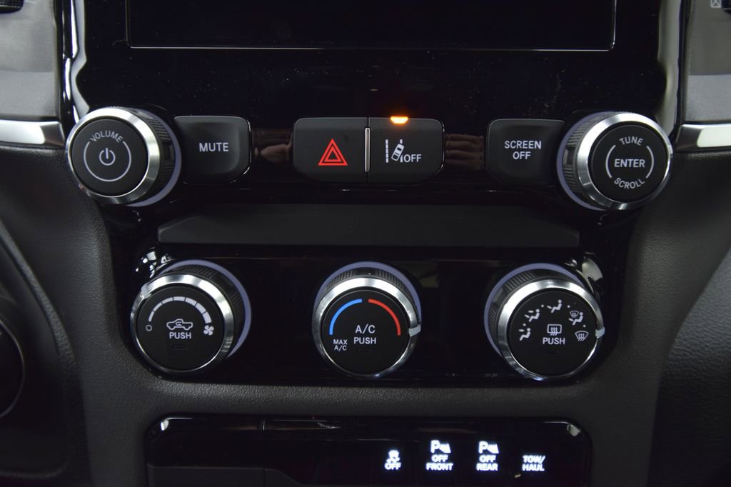 New 2026 RAM 1500 4x4 Crew Cab image 23