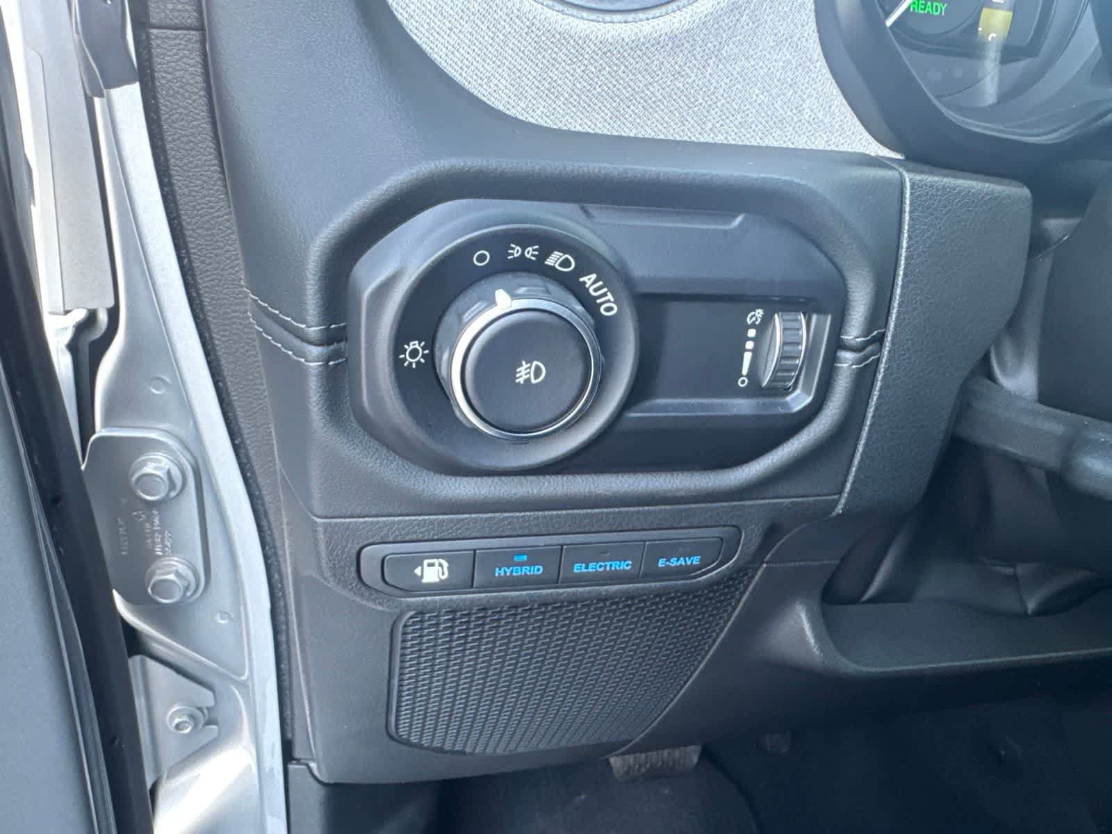 Used 2024 Jeep Wrangler Unlimited Sahara w/ Technology Group AWD/4WD image 15