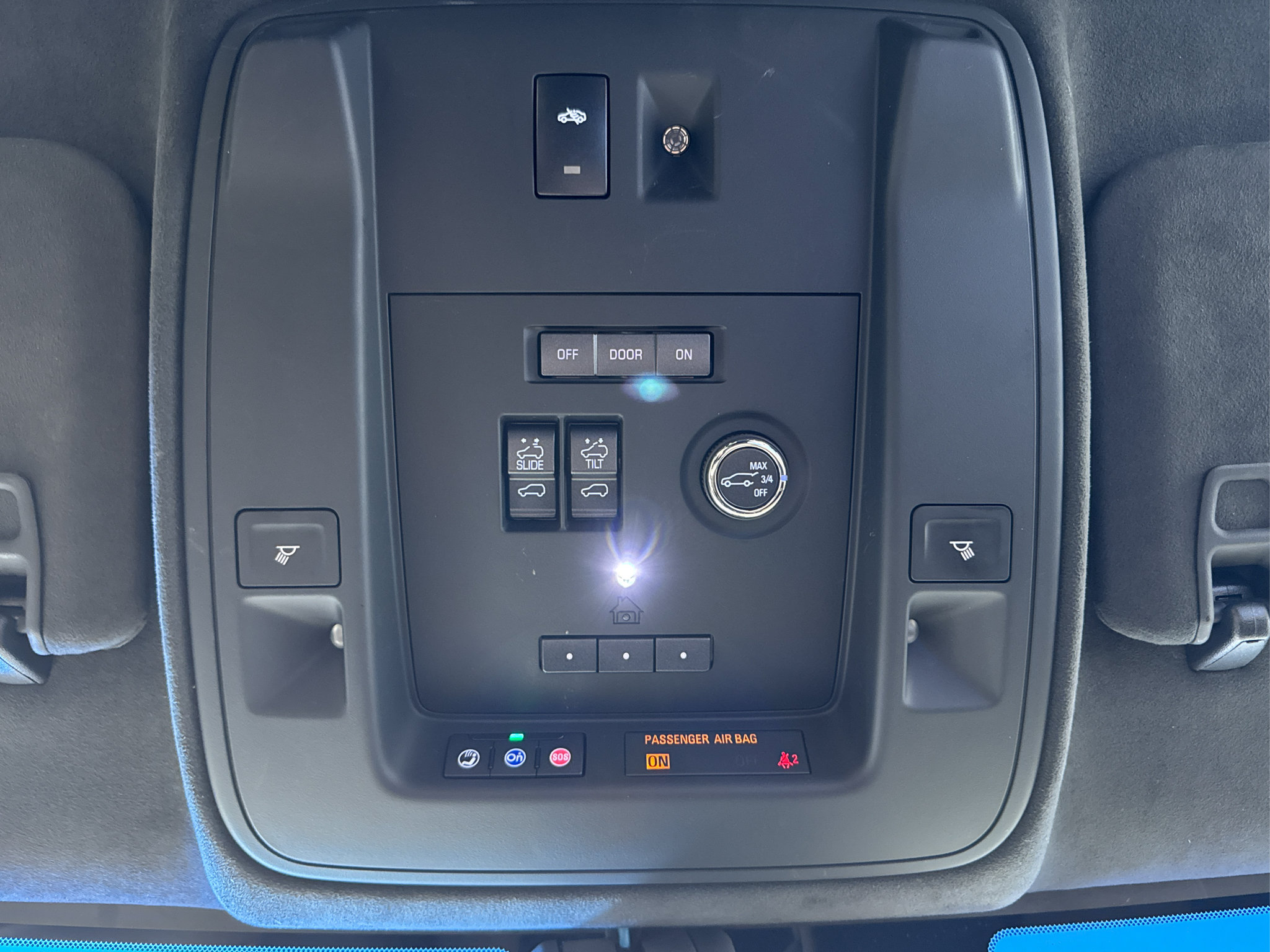 Used 2018 Cadillac Escalade Platinum AWD/4WD image 32