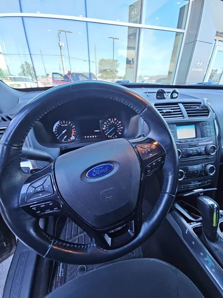 Used 2017 Ford Explorer XLT w/ Class II Trailer Tow Package AWD/4WD image 9